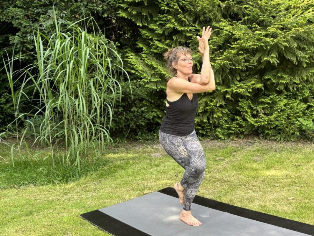 Pamela_Garudasana