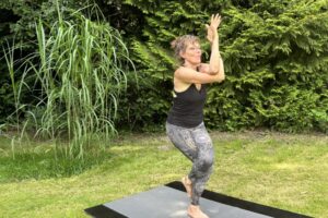 Pamela_Garudasana